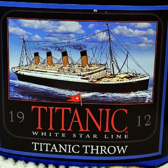White Star Line RMS Titanic 50" x60" Coral Fleece Throw Blanket - Picture 3 of 5